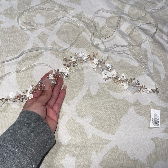 David’s Bridal Rose Gold flower head band piece with rhinestones - Picture 4 of 7